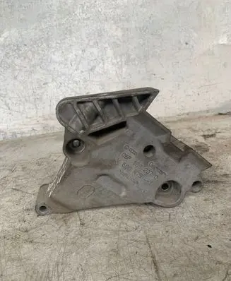 Volkswagen Jetta VI Engine mounting bracket 06f199207q