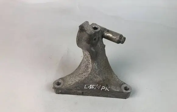 Subaru Legacy Engine mounting bracket