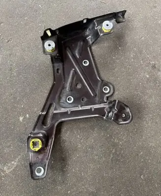 Headlight/headlamp mounting bracket