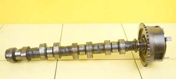 Opel Zafira C Camshaft 55562225 5HTR29