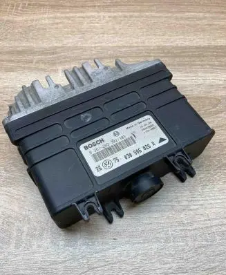 Volkswagen Golf III Engine control unit/module ECU 030906026R 0261203302