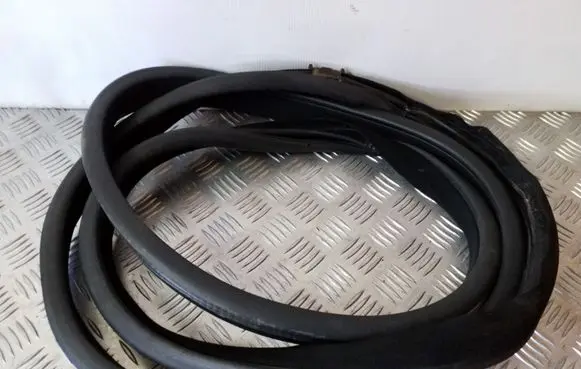 Mercedes-Benz R W251 Front door rubber seal