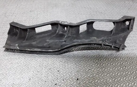 Volkswagen PASSAT B6 Front bumper mounting bracket