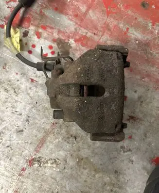 Volkswagen PASSAT B5.5 Front brake caliper