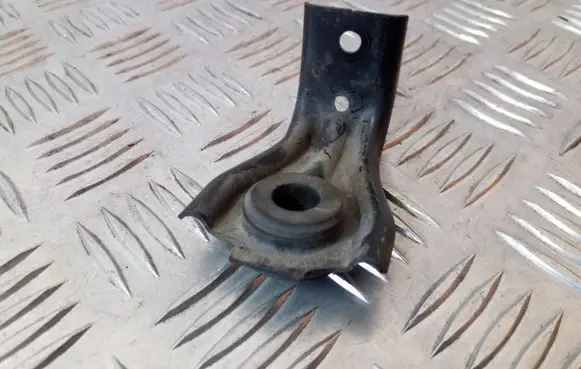 Radiator mount bracket
