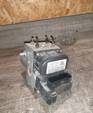 KIA Sorento ABS Pump 589103E310 0130108102