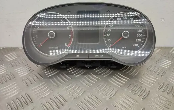Volkswagen Polo V 6R Speedometer (instrument cluster) 6R0920860H
