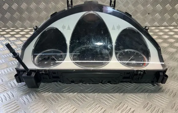 Mercedes-Benz C W204 Speedometer (instrument cluster) A2049001505