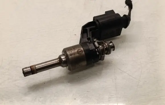 Volkswagen Golf Plus Fuel injector 03C906036E