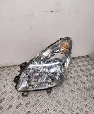 Toyota Corolla Verso AR10 Headlight/headlamp P7105L