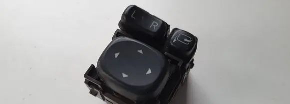 Toyota Avensis T270 Wing mirror switch