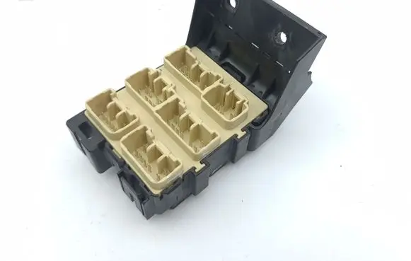 Toyota Corolla Verso AR10 Fuse module 8273405030