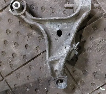 Volvo V70 Front lower control arm/wishbone 9492108