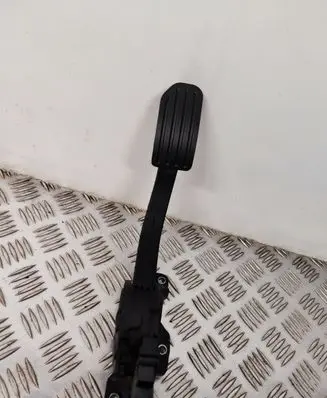 Volvo V60 Accelerator throttle pedal 31329370