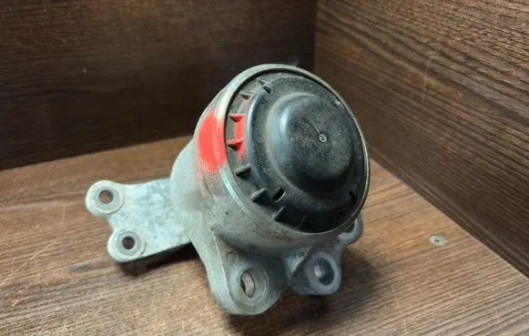 Engine mount bracket