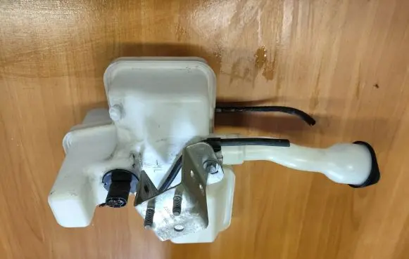 BMW i3 Windshield washer fluid reservoir/tank 7304020 835576