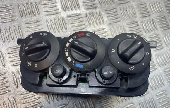 Mercedes-Benz A W168 Climate control unit 1688302285