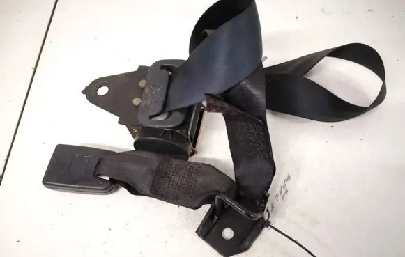 Middle seatbelt (rear)