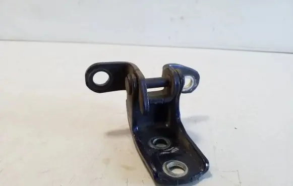Honda CR-V Rear door lower hinge