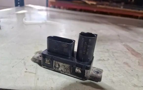 Jaguar XE Glow plug pre-heat relay 0281003129