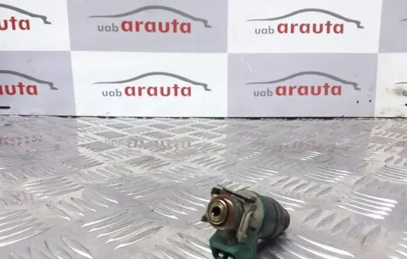 Volkswagen Golf IV Fuel injector 037906031AA