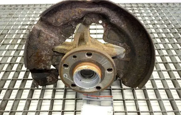Front wheel hub spindle knuckle