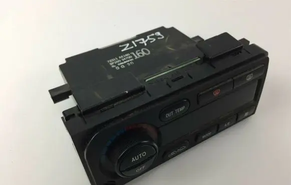 Subaru Outback Climate control unit 72311AE160 Z1759