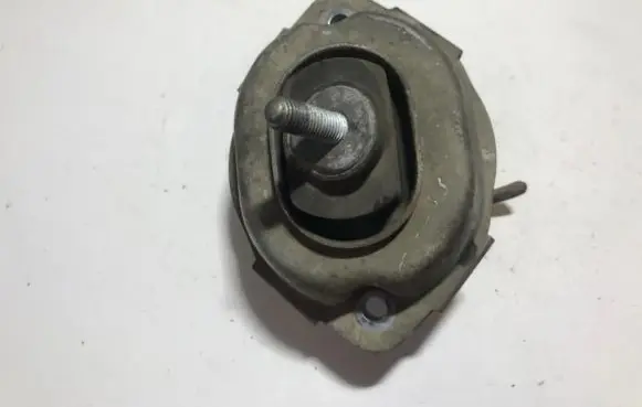 BMW X5 E53 Engine mount bracket 675844401 6758444.01