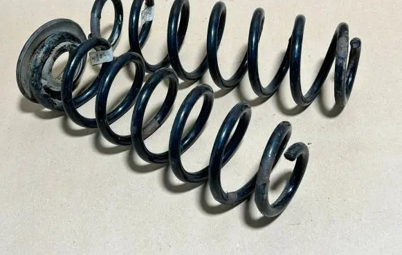 Volkswagen Golf VII Rear coil spring 5Q0511115GH 14784