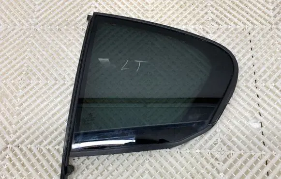 BMW 5 G30 G31 G38 Rear door window glass 7387455