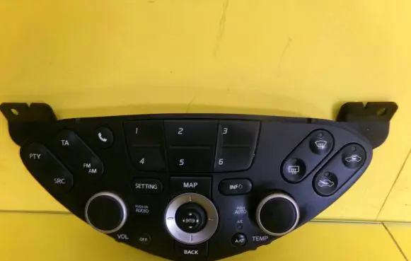 Nissan Primera Climate control unit 28395AV610