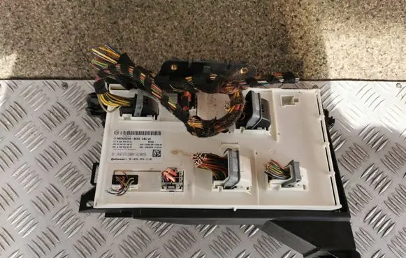 Mercedes-Benz B W246 W242 SAM control unit A2469008804