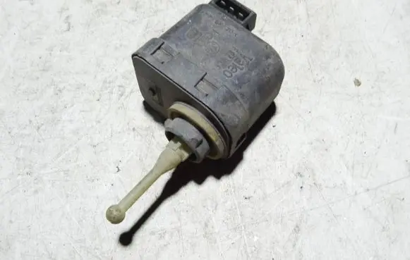 Headlight level adjustment motor