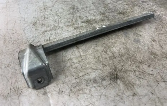 Mitsubishi Pajero Sport I Front door windshield rail 