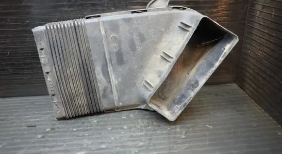 Audi A4 S4 B7 8E 8H Air intake duct part 8E0129617D