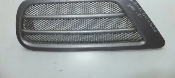 Toyota Land Cruiser (J100) Fender grill 