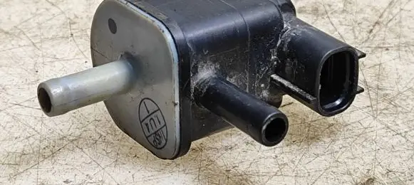 Toyota Yaris Vacuum valve 90910TC001 170104W 1362007010
