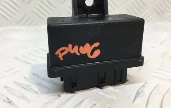 Peugeot 406 Fuel pump relay 240107