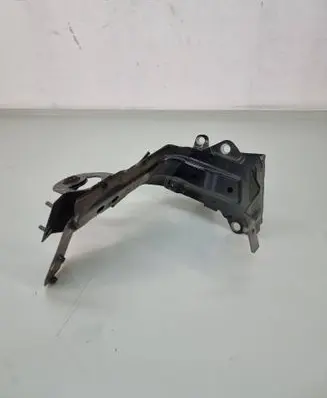 Audi Q7 4M Fender mounting bracket 4M0821131C