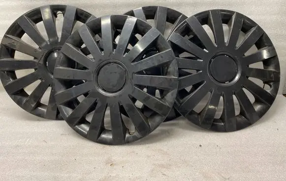 Volkswagen Golf IV R16 wheel hub/cap/trim 