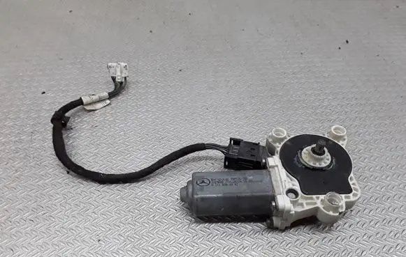 Mercedes-Benz C W203 Front door window regulator motor A2118201842