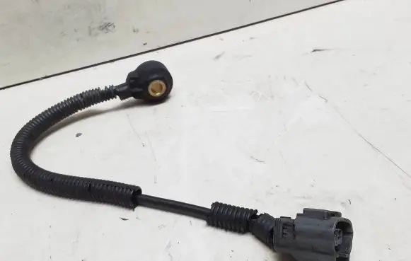 Ford Mondeo Mk III Detonation knock sensor 1072085C