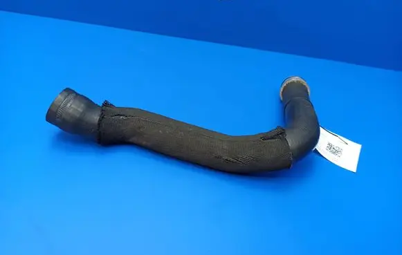 Mercedes-Benz C W203 Engine coolant pipe/hose 2035010882 A2035010882