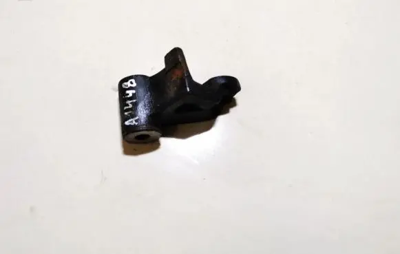 KIA Sedona Engine mounting bracket