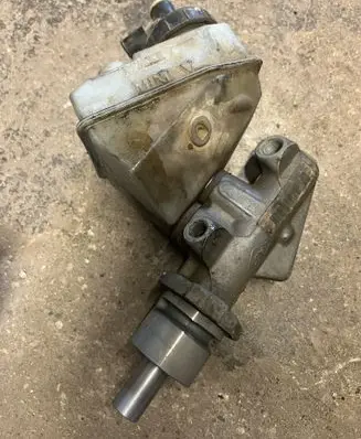 Renault Kangoo I Master brake cylinder