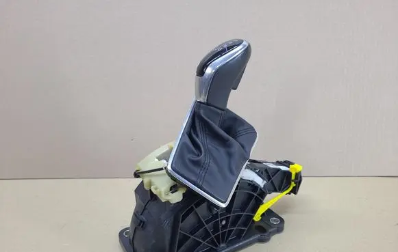 Volvo V40 Gear shifter/selector 31367680
