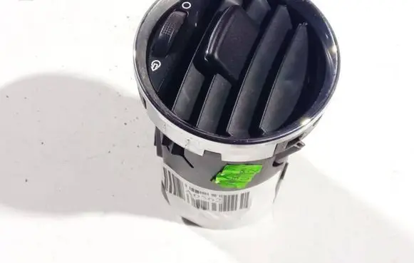 Peugeot 308 Dash center air vent grill 9658515333 305038d