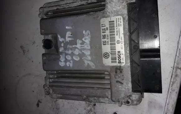 Volkswagen Golf V Engine control unit/module 0281011843