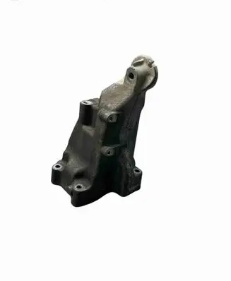 Engine mounting bracket