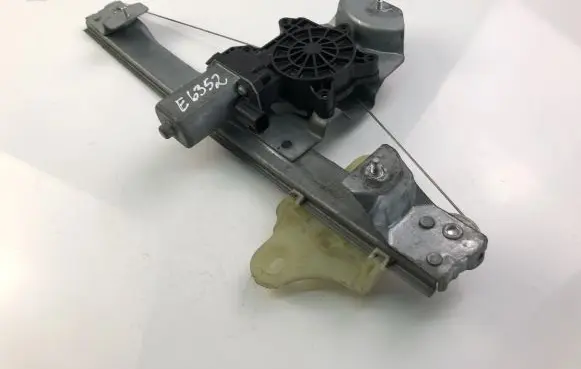 Renault Clio IV Rear door window regulator motor 827010501R